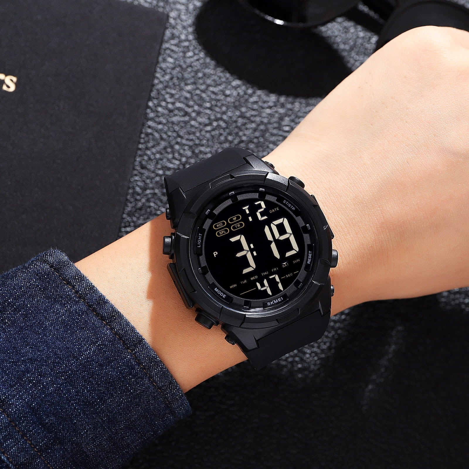 SKMEI - 1845 - High Quality Luxury Watch - Black image 3