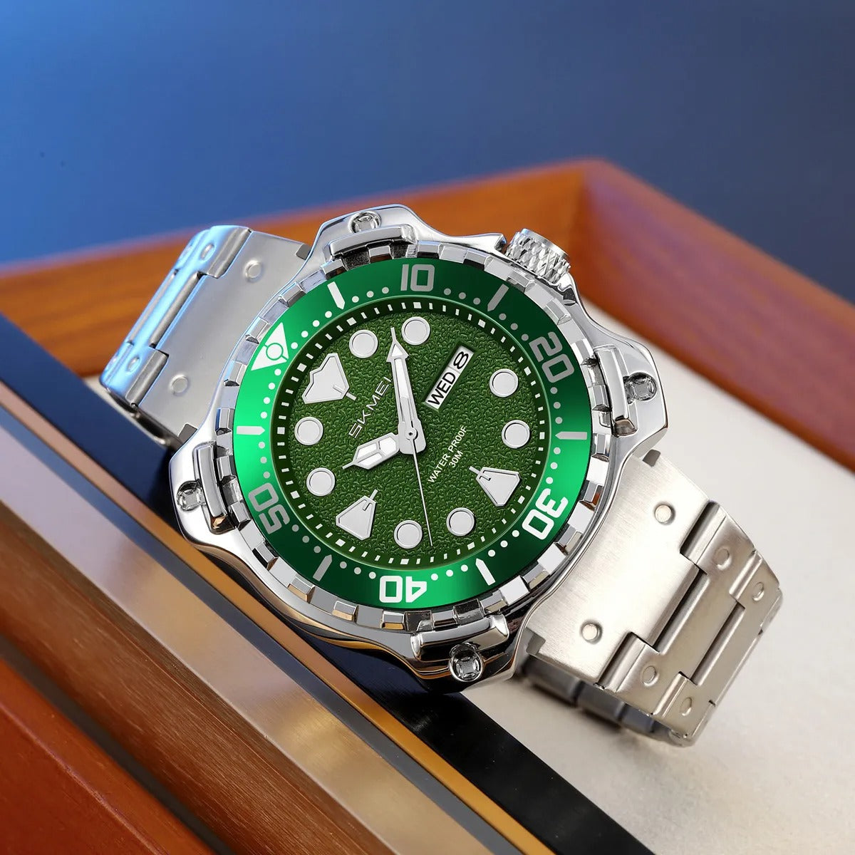 Skmei – 9385 – Luxury Stainless Steel Watch – Silver/Green image 1
